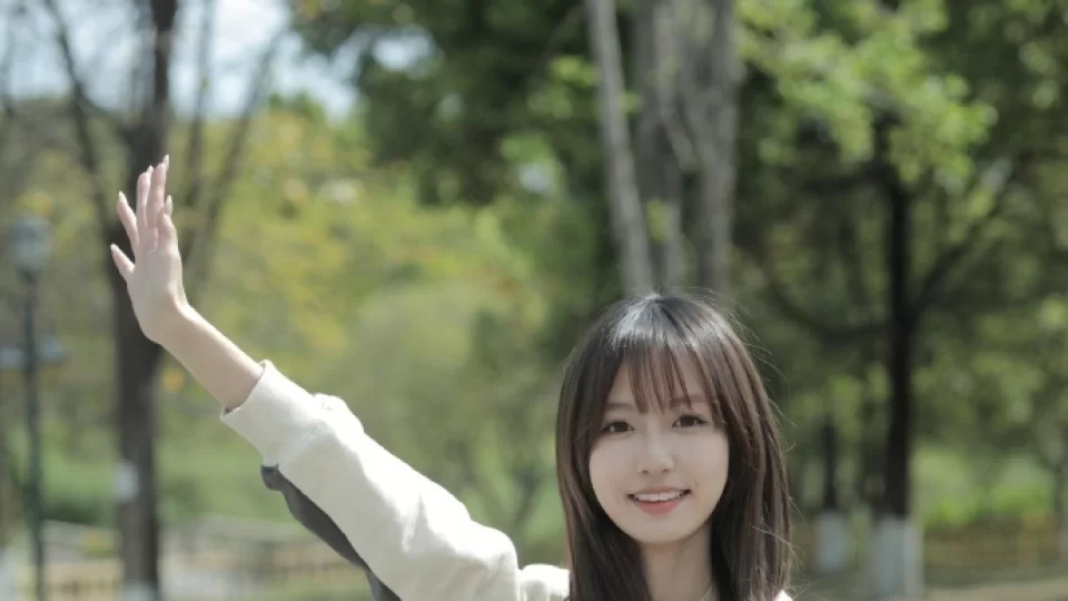 51网今日精选与每日大赛:原创校园视频《那一声车铃不在谱上》播放预览封面